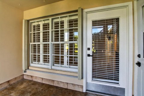 Condo in Deerfield Beach, Florida, 1 bedroom № 2184505 - photo 8