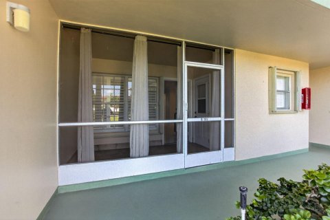 Condo in Deerfield Beach, Florida, 1 bedroom № 2184505 - photo 10