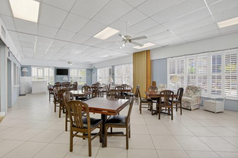 Condo in Deerfield Beach, Florida, 1 bedroom № 2184505 - photo 11