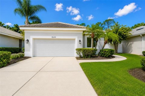 House in Bradenton, Florida 2 bedrooms, 170.66 sq.m. № 2167131 - photo 3