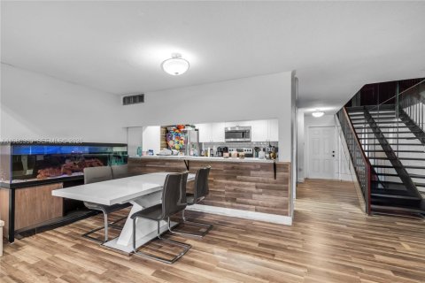 Adosado en venta en Pembroke Pines, Florida, 3 dormitorios, 140.38 m2 № 2025384 - foto 7