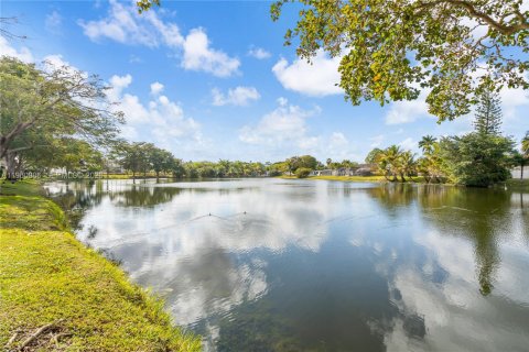 Adosado en venta en Pembroke Pines, Florida, 3 dormitorios, 140.38 m2 № 2025384 - foto 21