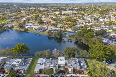 Adosado en venta en Pembroke Pines, Florida, 3 dormitorios, 140.38 m2 № 2025384 - foto 24