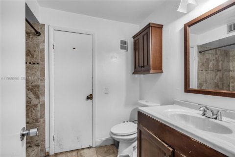 Adosado en venta en Pembroke Pines, Florida, 3 dormitorios, 140.38 m2 № 2025384 - foto 16