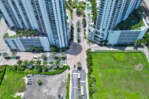 Купить кондоминиум в Майами, Флорида 2 спальни, 101.45м2, № 1962919 - фото 18