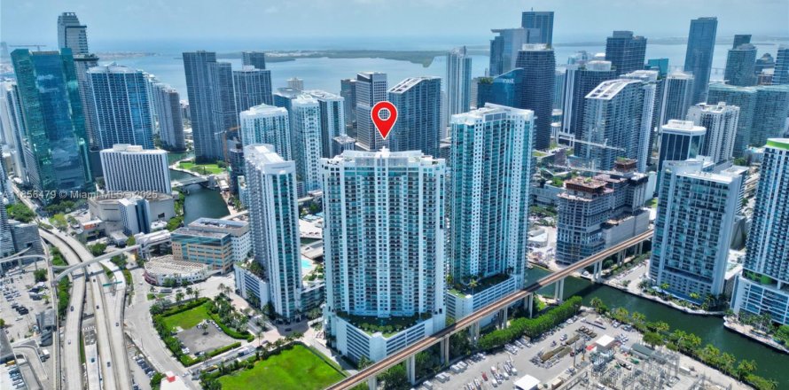 Кондоминиум с 2 спальнями в Майами, Флорида № 1962919