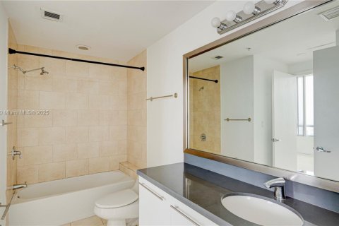 Купить кондоминиум в Майами, Флорида 2 спальни, 101.45м2, № 1962919 - фото 13