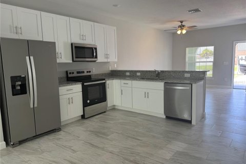 Apartamento en alquiler en Kissimmee, Florida, 3 dormitorios, 121.14 m2 № 1916095 - foto 2