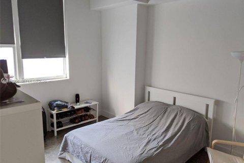 Condo in Miami, Florida, 2 bedrooms  № 2047308 - photo 17