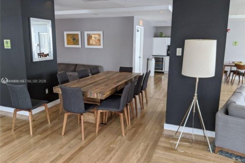 Condo in Miami, Florida, 2 bedrooms  № 2047308 - photo 4