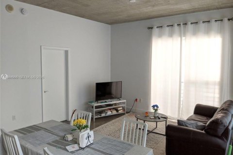 Condo in Miami, Florida, 2 bedrooms  № 2047308 - photo 15