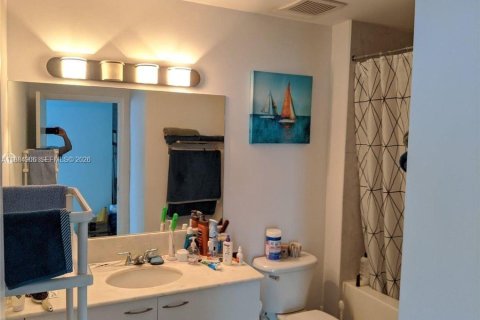 Condo in Miami, Florida, 2 bedrooms  № 2047308 - photo 18