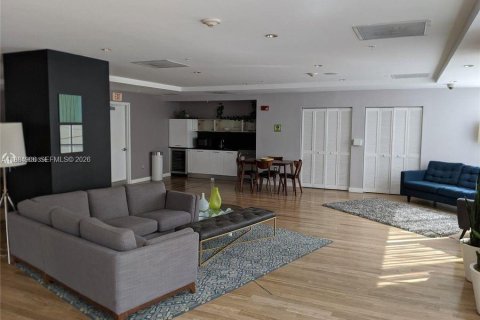 Condo in Miami, Florida, 2 bedrooms  № 2047308 - photo 7