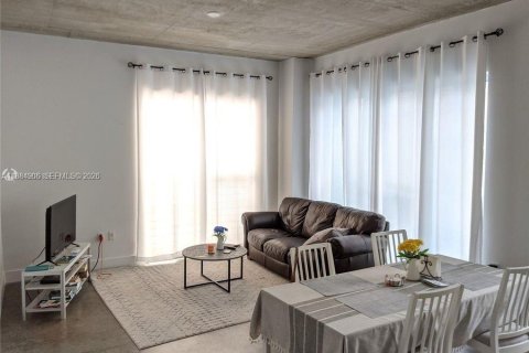 Condo in Miami, Florida, 2 bedrooms  № 2047308 - photo 14