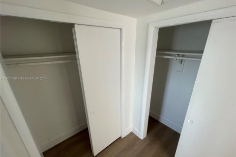 Condominio en alquiler en North Miami, Florida, 2 dormitorios, 106.47 m2 № 1964409 - foto 20