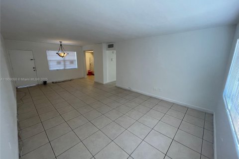 Condominio en alquiler en North Miami, Florida, 2 dormitorios, 106.47 m2 № 1964409 - foto 9