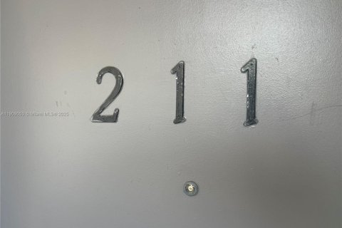 Condominio en alquiler en North Miami, Florida, 2 dormitorios, 106.47 m2 № 1964409 - foto 24