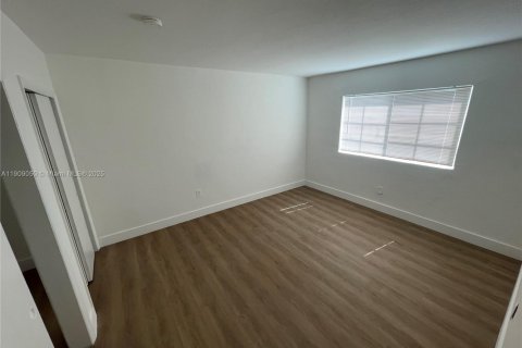 Condominio en alquiler en North Miami, Florida, 2 dormitorios, 106.47 m2 № 1964409 - foto 13