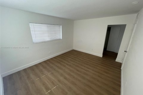 Condominio en alquiler en North Miami, Florida, 2 dormitorios, 106.47 m2 № 1964409 - foto 18