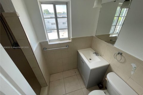 Condominio en alquiler en North Miami, Florida, 2 dormitorios, 106.47 m2 № 1964409 - foto 21