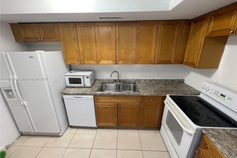 Condominio en alquiler en North Miami, Florida, 2 dormitorios, 106.47 m2 № 1964409 - foto 10
