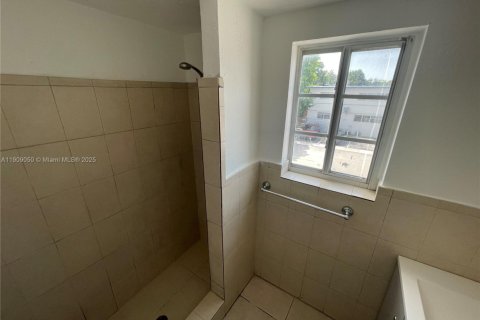 Condominio en alquiler en North Miami, Florida, 2 dormitorios, 106.47 m2 № 1964409 - foto 22