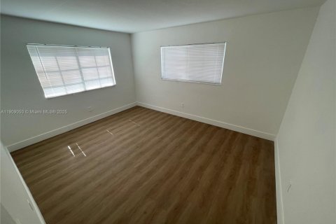Condominio en alquiler en North Miami, Florida, 2 dormitorios, 106.47 m2 № 1964409 - foto 17
