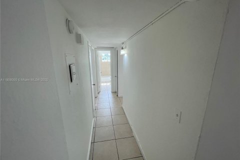 Condominio en alquiler en North Miami, Florida, 2 dormitorios, 106.47 m2 № 1964409 - foto 12