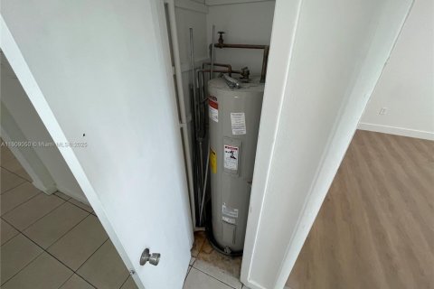 Condominio en alquiler en North Miami, Florida, 2 dormitorios, 106.47 m2 № 1964409 - foto 23