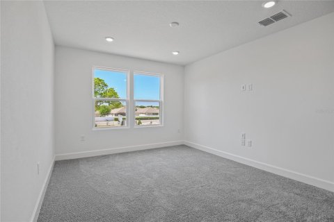 House in Mount Dora, Florida 5 bedrooms, 281.49 sq.m. № 1447523 - photo 12