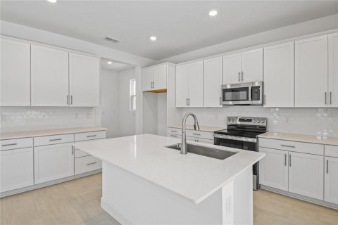 House in Mount Dora, Florida 5 bedrooms, 281.49 sq.m. № 1447523 - photo 3