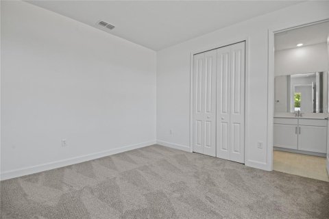 House in Mount Dora, Florida 5 bedrooms, 281.49 sq.m. № 1447523 - photo 9