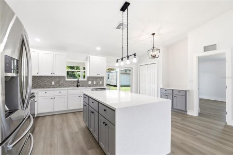 House in Cocoa, Florida 3 bedrooms, 130.53 sq.m. № 2129852 - photo 16