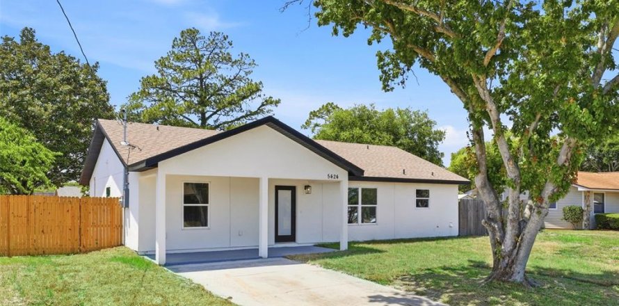 House in Cocoa, Florida 3 bedrooms, 130.53 sq.m. № 2129852