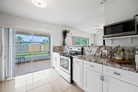 Купить виллу или дом в Санрайз, Флорида 2 спальни, 97.27м2, № 1940007 - фото 11