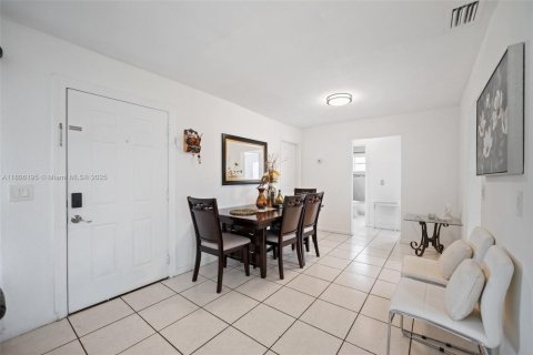 Купить виллу или дом в Санрайз, Флорида 2 спальни, 97.27м2, № 1940007 - фото 8