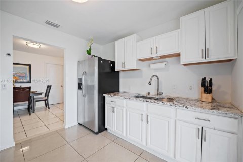 Купить виллу или дом в Санрайз, Флорида 2 спальни, 97.27м2, № 1940007 - фото 13
