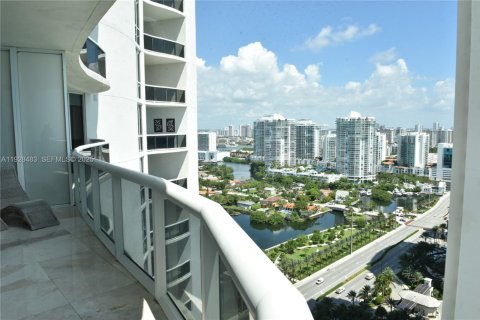 Condo in Sunny Isles Beach, Florida, 3 bedrooms № 1991347 - photo 15