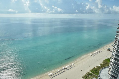 Condo in Sunny Isles Beach, Florida, 3 bedrooms № 1991347 - photo 1