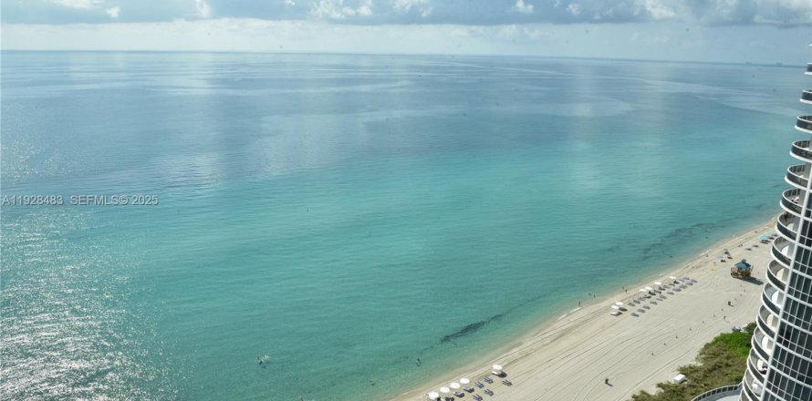 Condo in Sunny Isles Beach, Florida, 3 bedrooms № 1991347