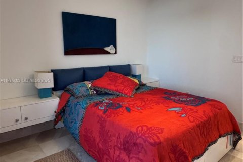 Condo in Sunny Isles Beach, Florida, 3 bedrooms № 1991347 - photo 18