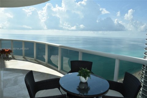 Condo in Sunny Isles Beach, Florida, 3 bedrooms № 1991347 - photo 3