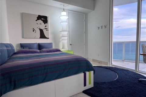 Condo in Sunny Isles Beach, Florida, 3 bedrooms № 1991347 - photo 16