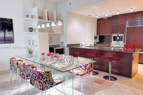 Condo in Sunny Isles Beach, Florida, 3 bedrooms № 1991347 - photo 8