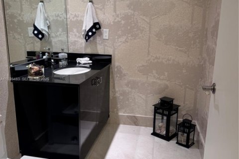 Condo in Sunny Isles Beach, Florida, 3 bedrooms № 1991347 - photo 20