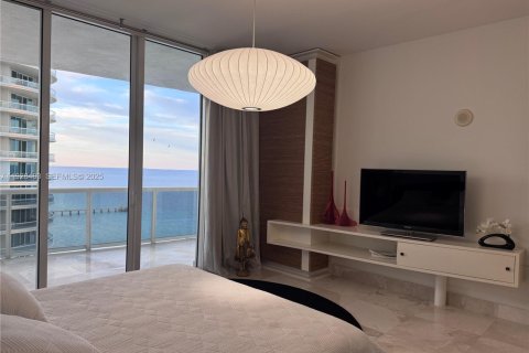 Condo in Sunny Isles Beach, Florida, 3 bedrooms № 1991347 - photo 11