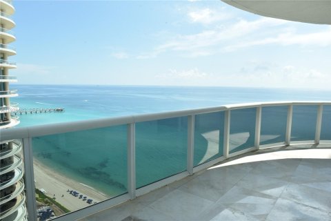 Condo in Sunny Isles Beach, Florida, 3 bedrooms № 1991347 - photo 14