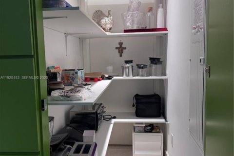 Condo in Sunny Isles Beach, Florida, 3 bedrooms № 1991347 - photo 9