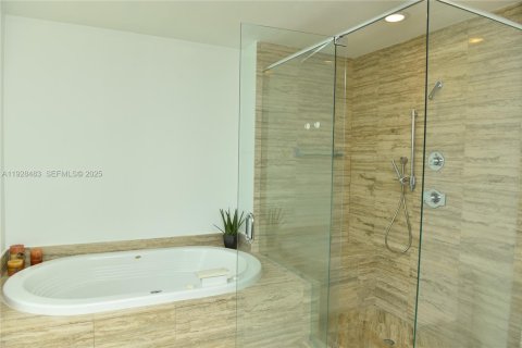 Condo in Sunny Isles Beach, Florida, 3 bedrooms № 1991347 - photo 13