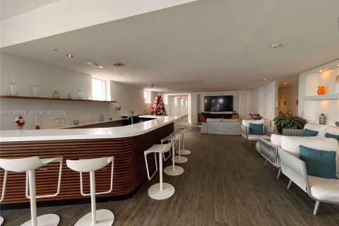 Condo in Hallandale Beach, Florida, 2 bedrooms  № 2014307 - photo 15